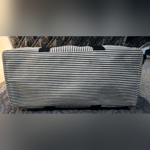 Henri Bendel Large Weekend Tote Stripe Bag - Picture 4 of 12